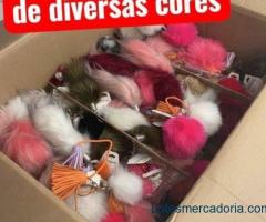 Chaveiro de Pompom de Pelúcia Fofo e Colorido